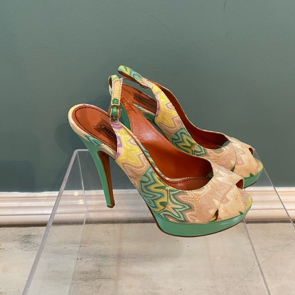 Missoni green zigzag platform heels, 1 inch platform, 5 inch heels size 38 1/2- - Picture 3 of 4